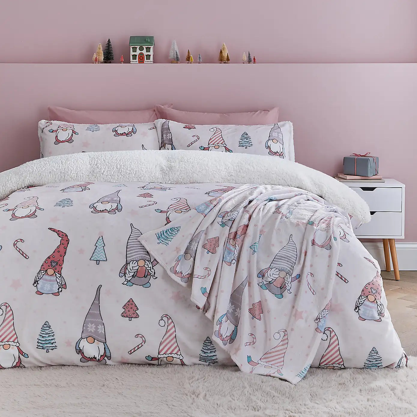 Catherine Lansfield Festive Gnomes Fleece Duvet Set