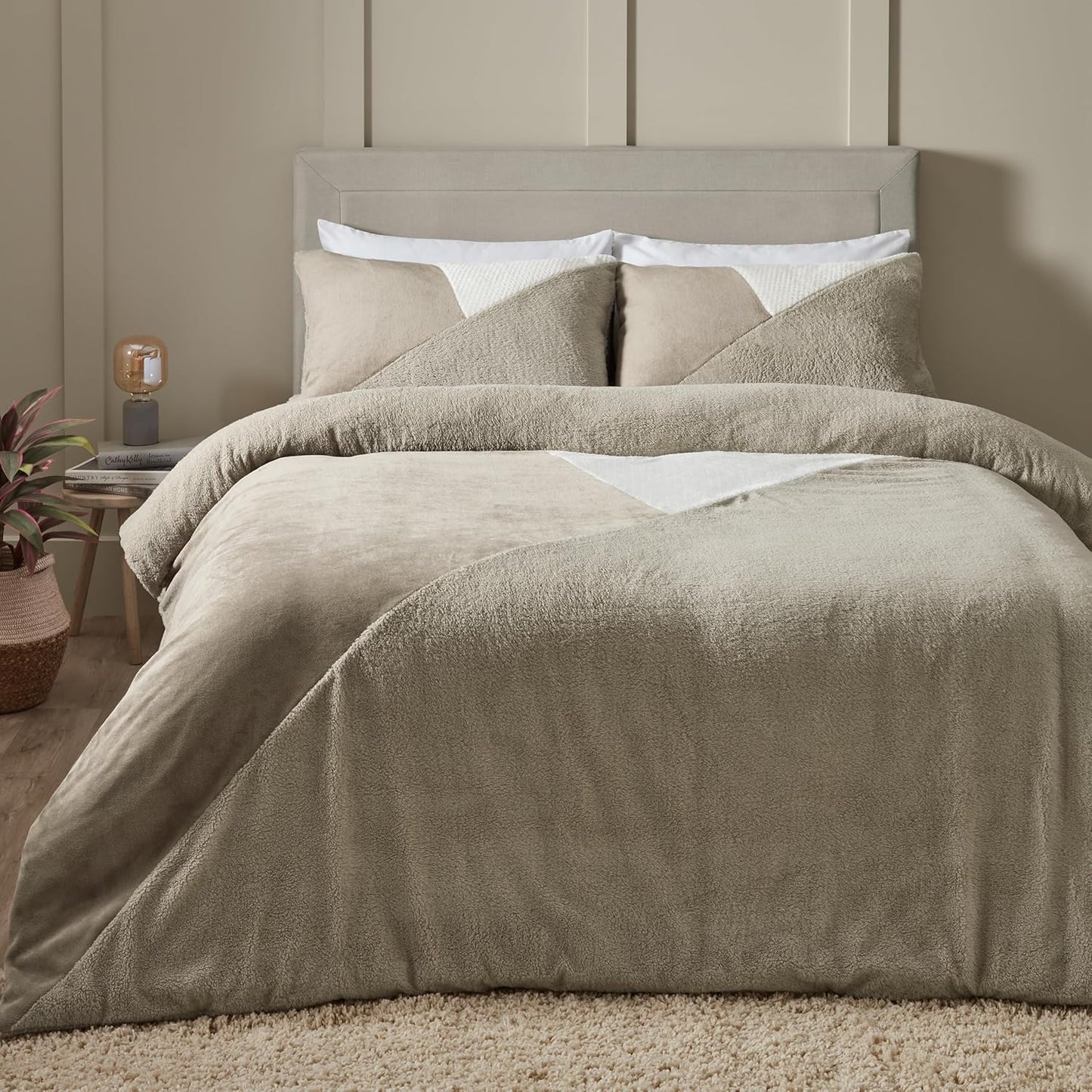 Catherine Lansfield Cosy Larsson Geo Fleece Duvet Set - Natural